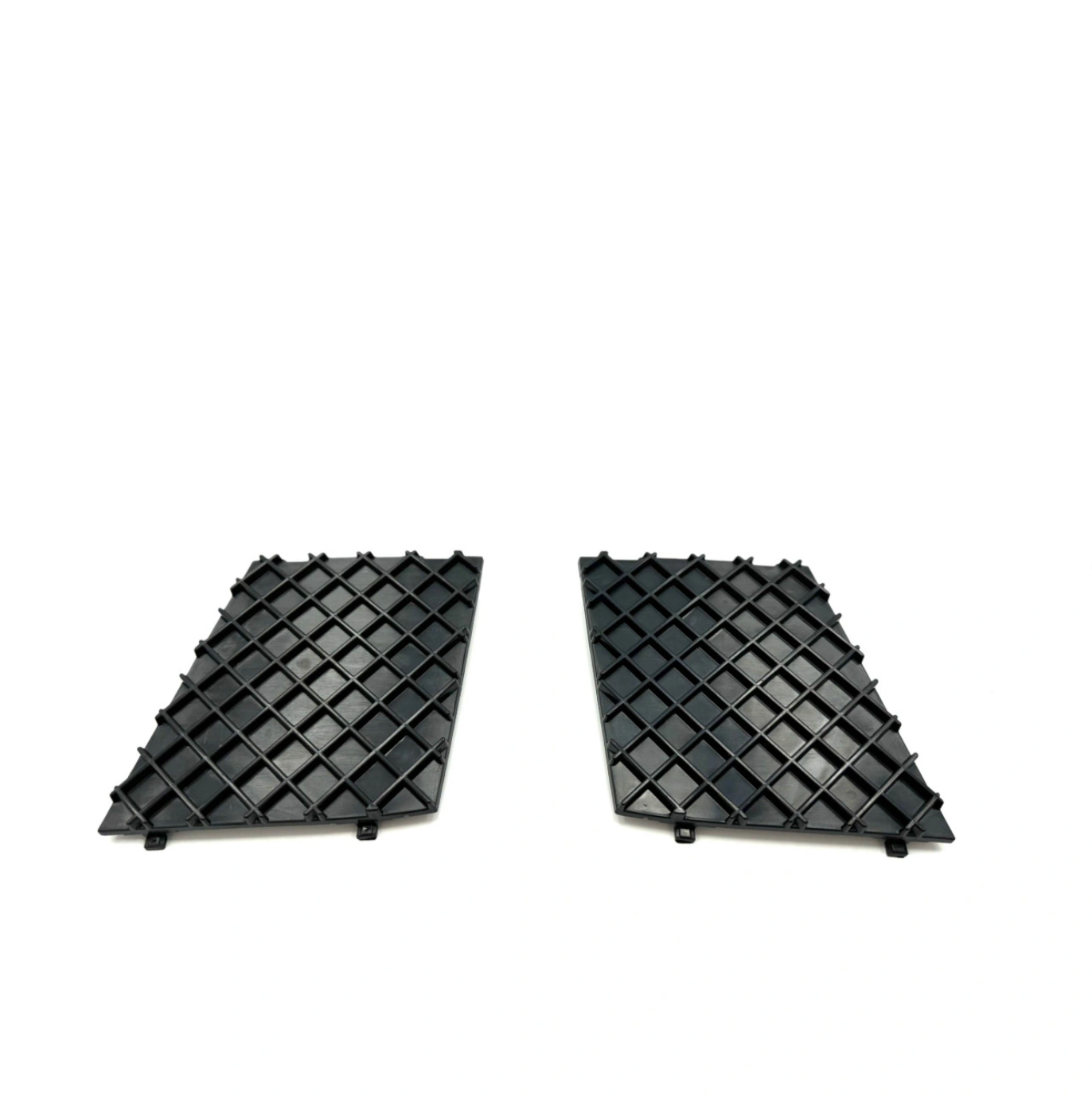 Side Grilles in the Central Lower Mesh for BMW 5-Series E60/E61 (2003-2010) in M-Tech / M Paket style