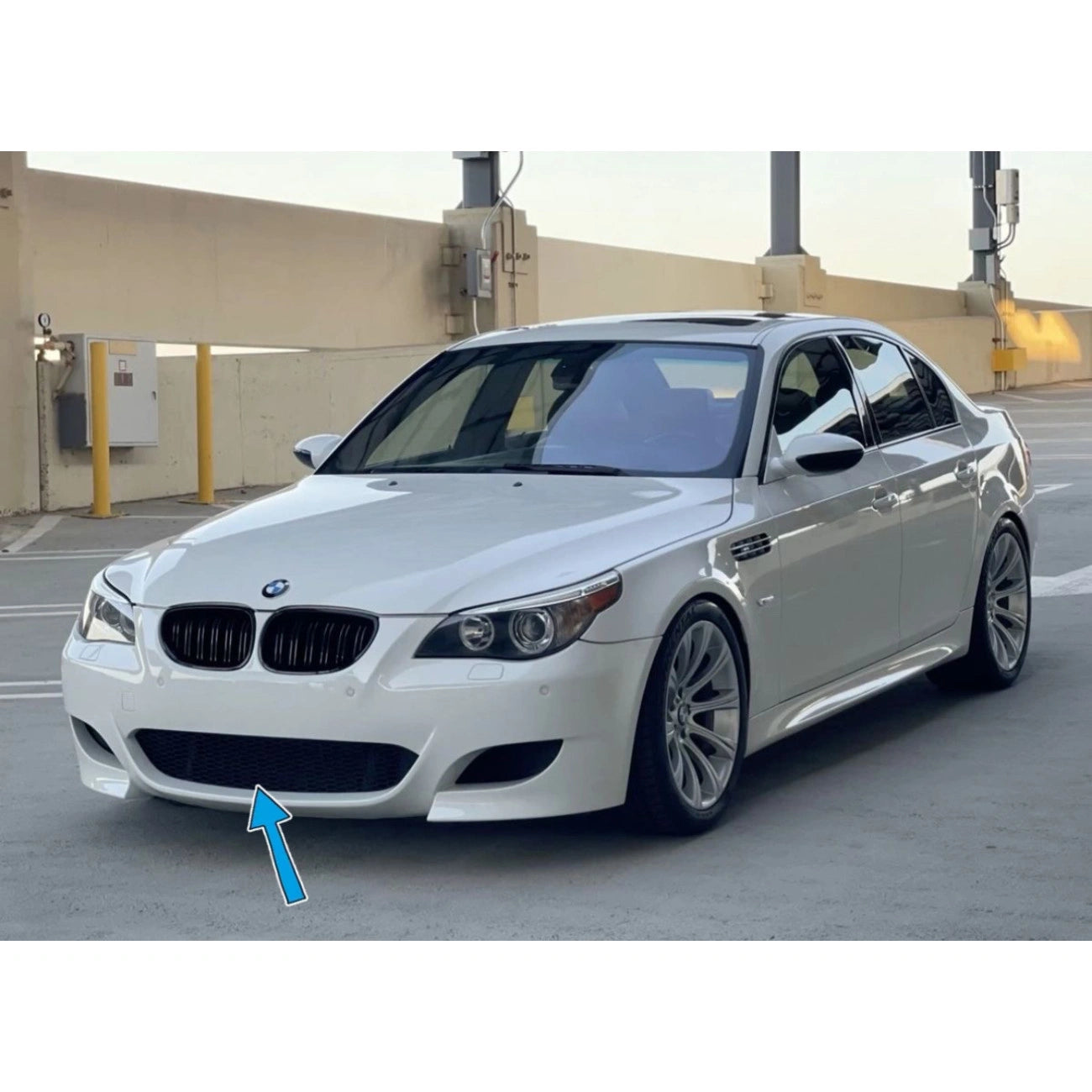 Środkowa dolna osłona chłodnicy do BMW serii 5 E60 E61 (2003-2010) w stylu M5-Look