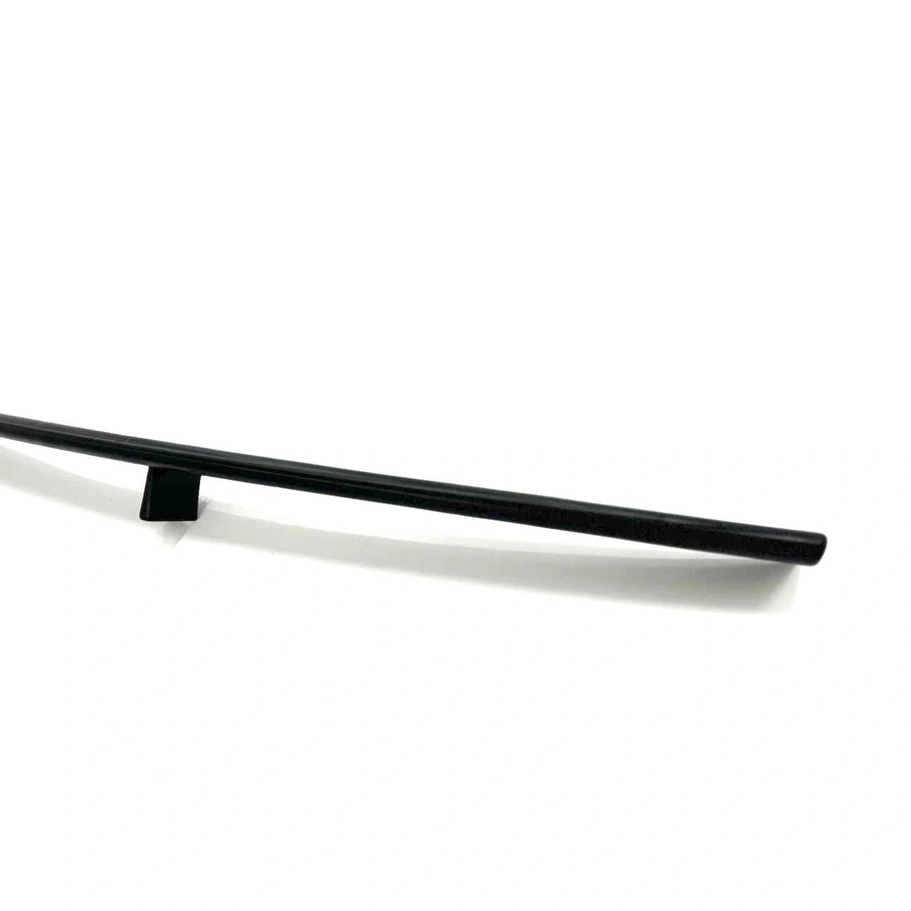 T-shaped insert in the front bumper of the BMW 5-Series E39 (1995-2003)