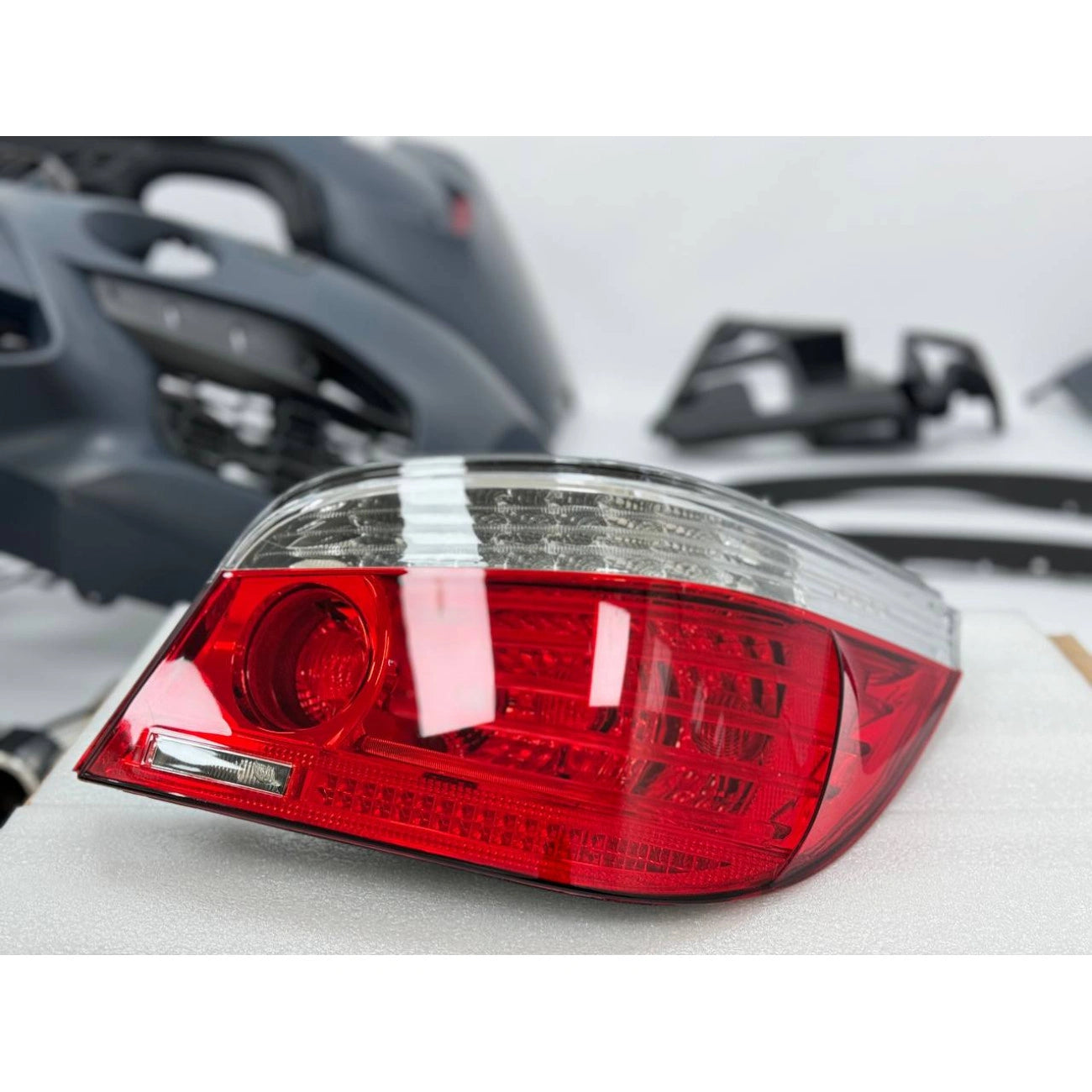 Lampy tylne do BMW E60 (04.2003-03.2007) (Modyfikacja do BMW E60 LCI)