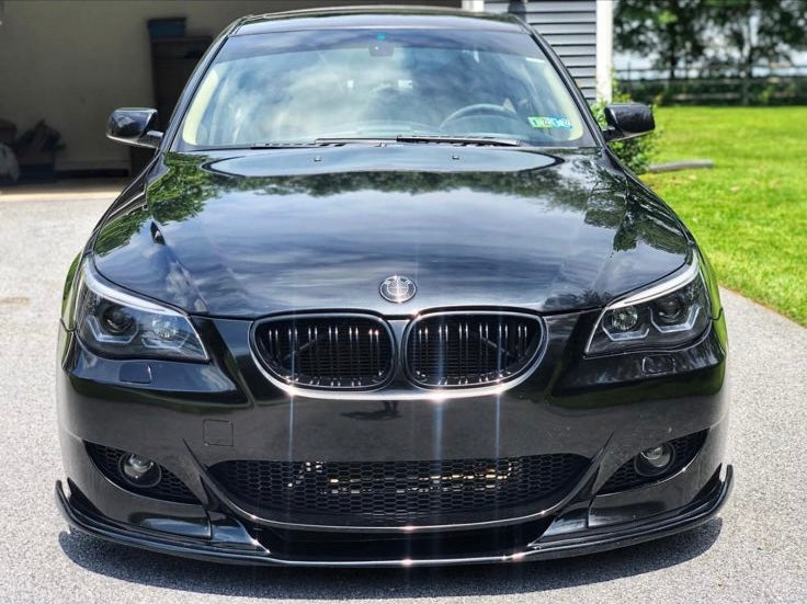Lower frame mesh front bumper with cutout for PTF for BMW 5-Series E60/E61 (2003-2010) in M5-Look style