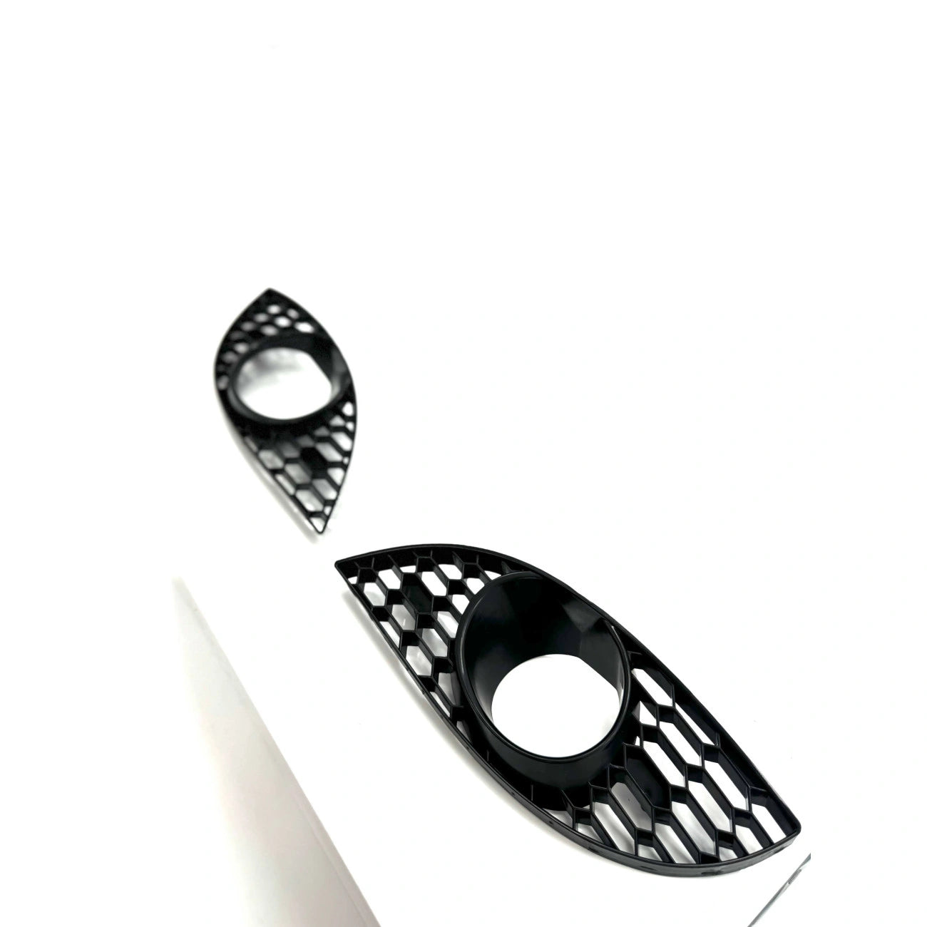 Lower frame mesh front bumper with cutout for PTF for BMW 5-Series E60/E61 (2003-2010) in M5-Look style