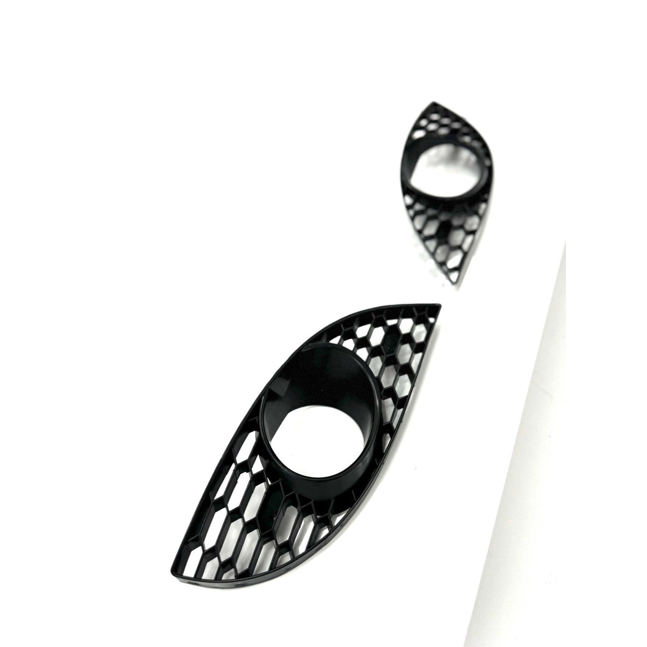 Lower frame mesh front bumper with cutout for PTF for BMW 5-Series E60/E61 (2003-2010) in M5-Look style